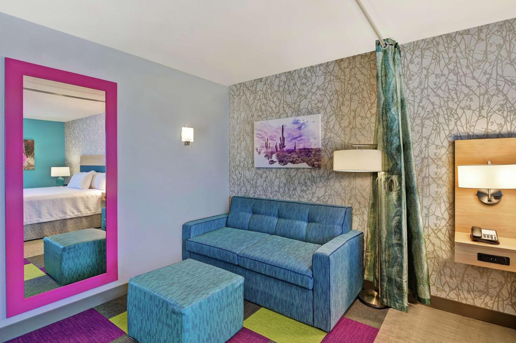 Home2 By Hilton Phoenix Hotel 3*