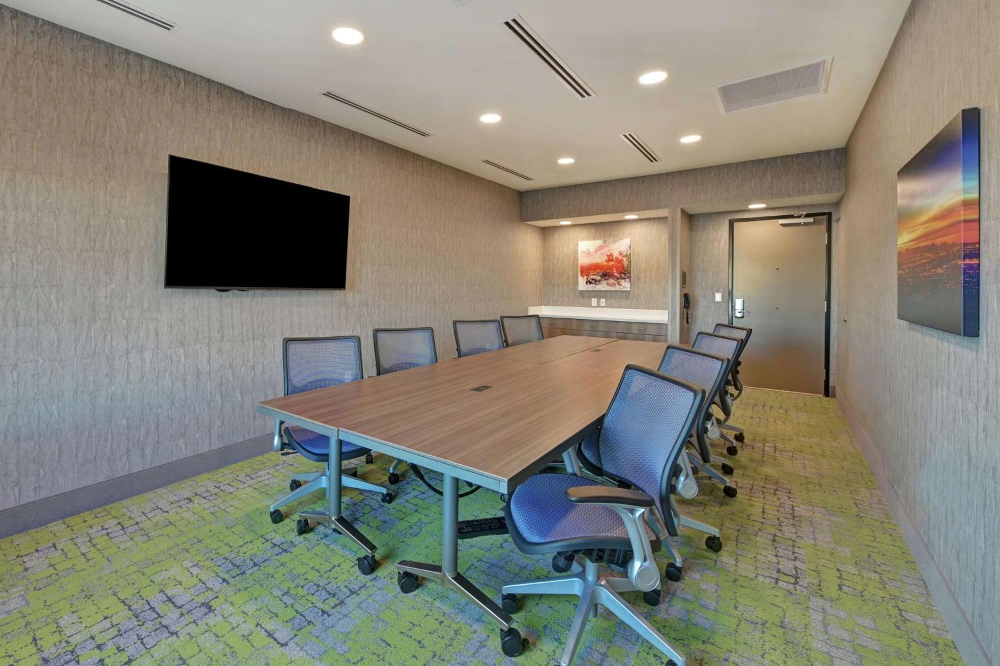 Home2 By Hilton Phoenix Hotel 3*